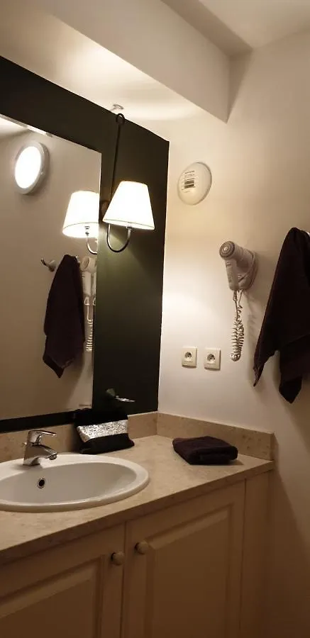 Lejlighed Cote Golf, Bel Appartement Rdc Avec Terrasses Dans Golf, Piscine, Tennis, A 5Mn De L'Isle Sur La Sorgue Saumane-de-Vaucluse