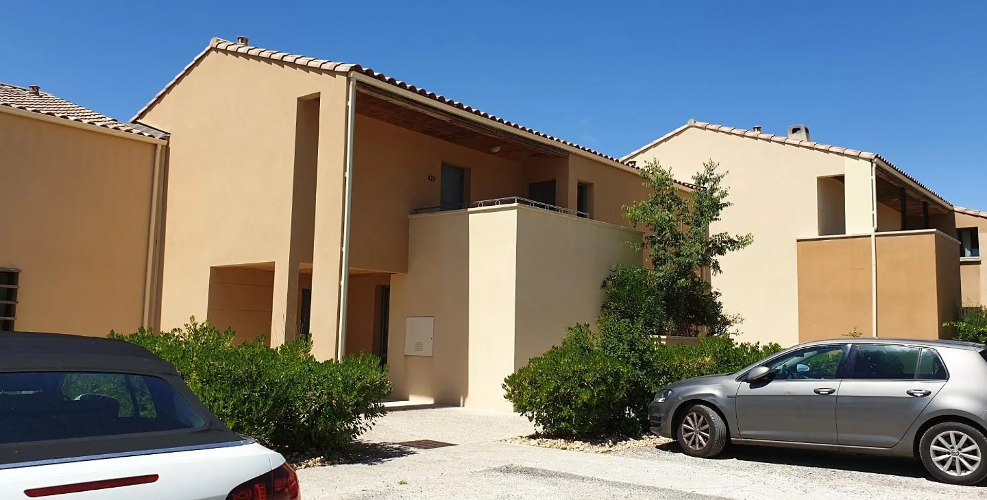 Lejlighed Cote Golf, Bel Appartement Rdc Avec Terrasses Dans Golf, Piscine, Tennis, A 5Mn De L'Isle Sur La Sorgue Saumane-de-Vaucluse Frankrig