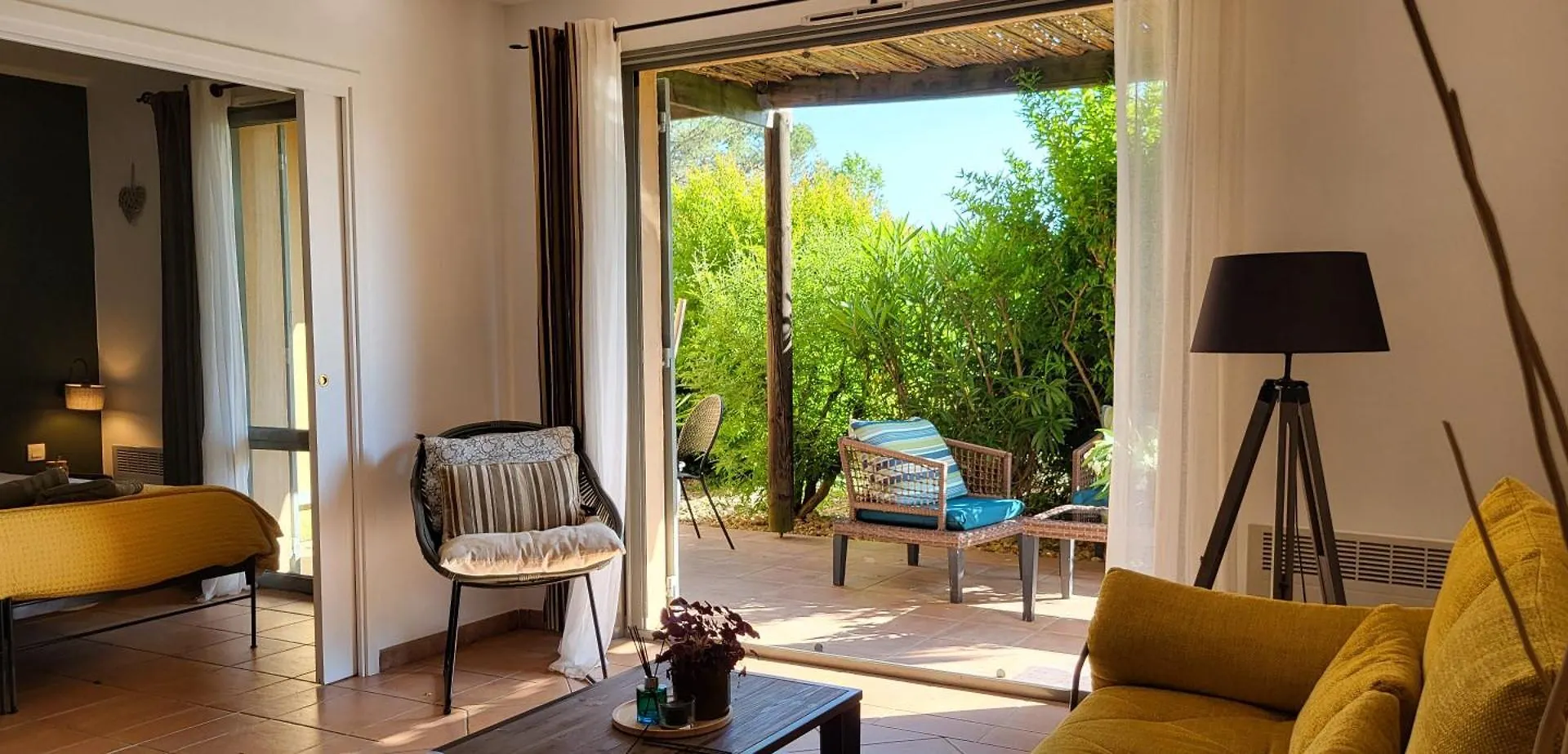 Cote Golf, Bel Appartement Rdc Avec Terrasses Dans Golf, Piscine, Tennis, A 5Mn De L'Isle Sur La Sorgue Saumane-de-Vaucluse Lejlighed